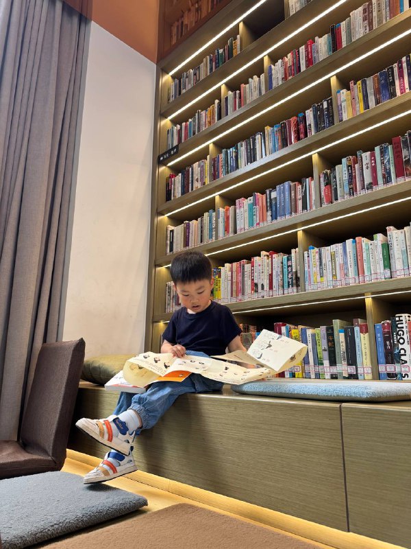 假装在看书假装在看书