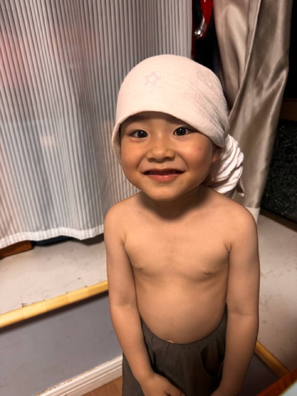 每次洗澡都要妈妈给他打扮一下，分别是神仙和阿宝每次洗澡都要妈妈给他打扮一下，分别是神仙和阿宝