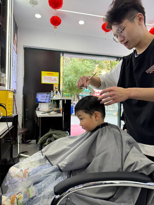 理发😅理发😅