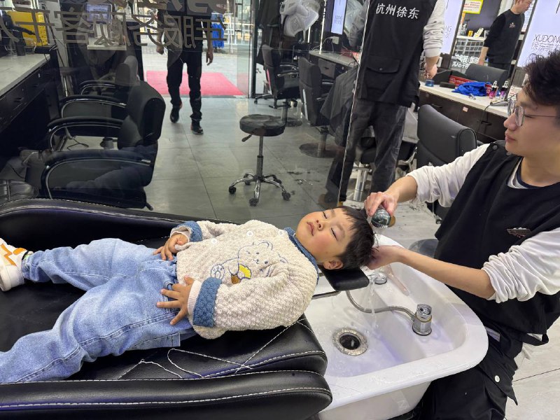 理发😅理发😅